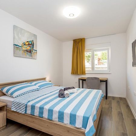 Holiday House Sunlight With Heated Pool Malinska Extérieur photo