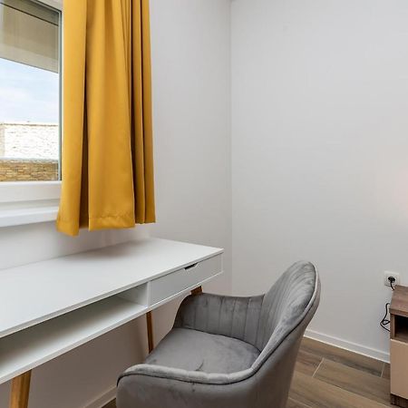 Holiday House Sunlight With Heated Pool Malinska Extérieur photo