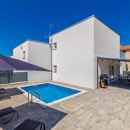 Holiday House Sunlight With Heated Pool Malinska Extérieur photo