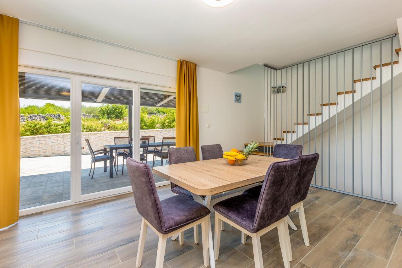 Holiday House Sunlight With Heated Pool Malinska Extérieur photo