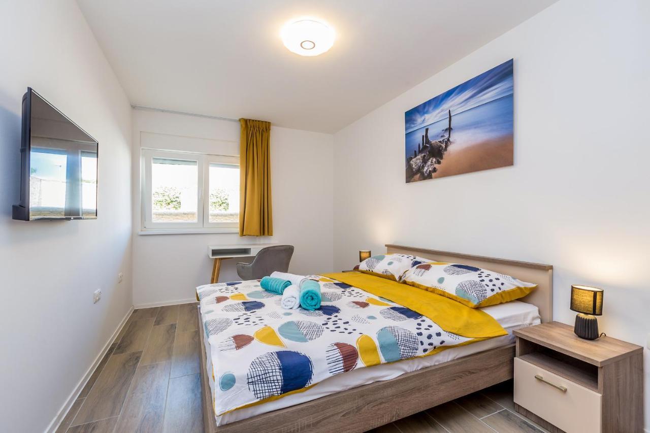 Holiday House Sunlight With Heated Pool Malinska Extérieur photo