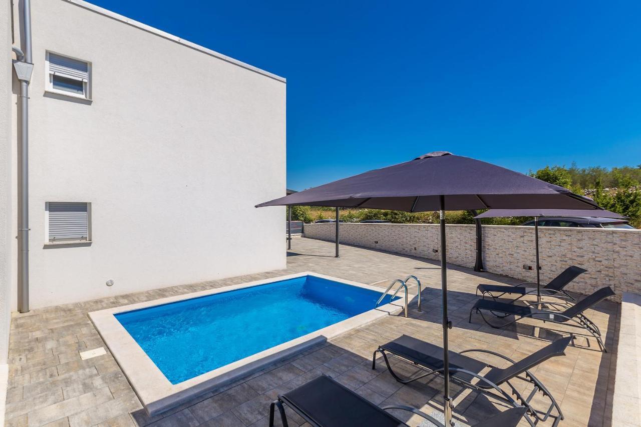 Holiday House Sunlight With Heated Pool Malinska Extérieur photo