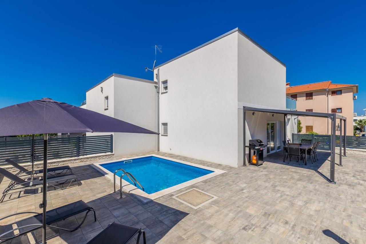Holiday House Sunlight With Heated Pool Malinska Extérieur photo