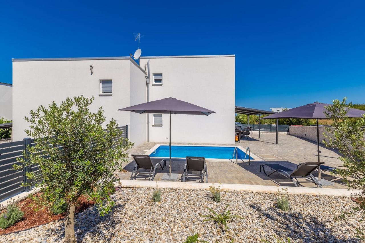 Holiday House Sunlight With Heated Pool Malinska Extérieur photo