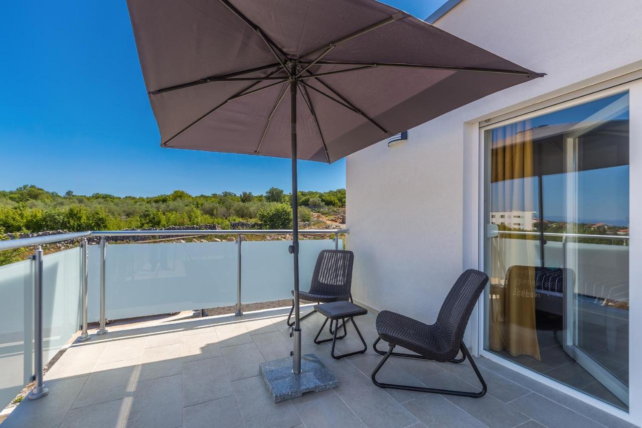 Holiday House Sunlight With Heated Pool Malinska Extérieur photo